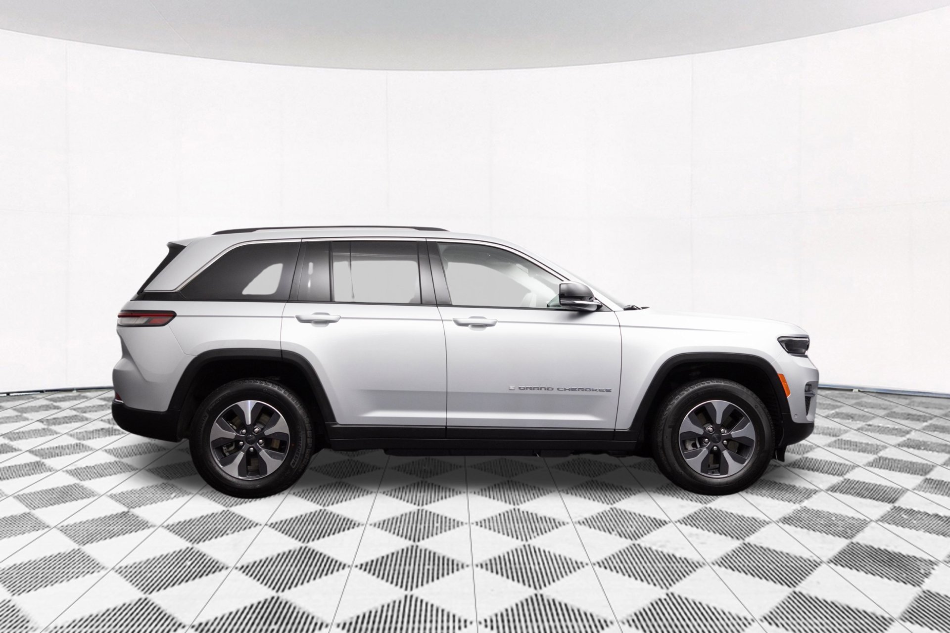 Used 2022 Jeep Grand Cherokee Limited 4xe w/ Luxury Tech Group II AWD/4WD image 14