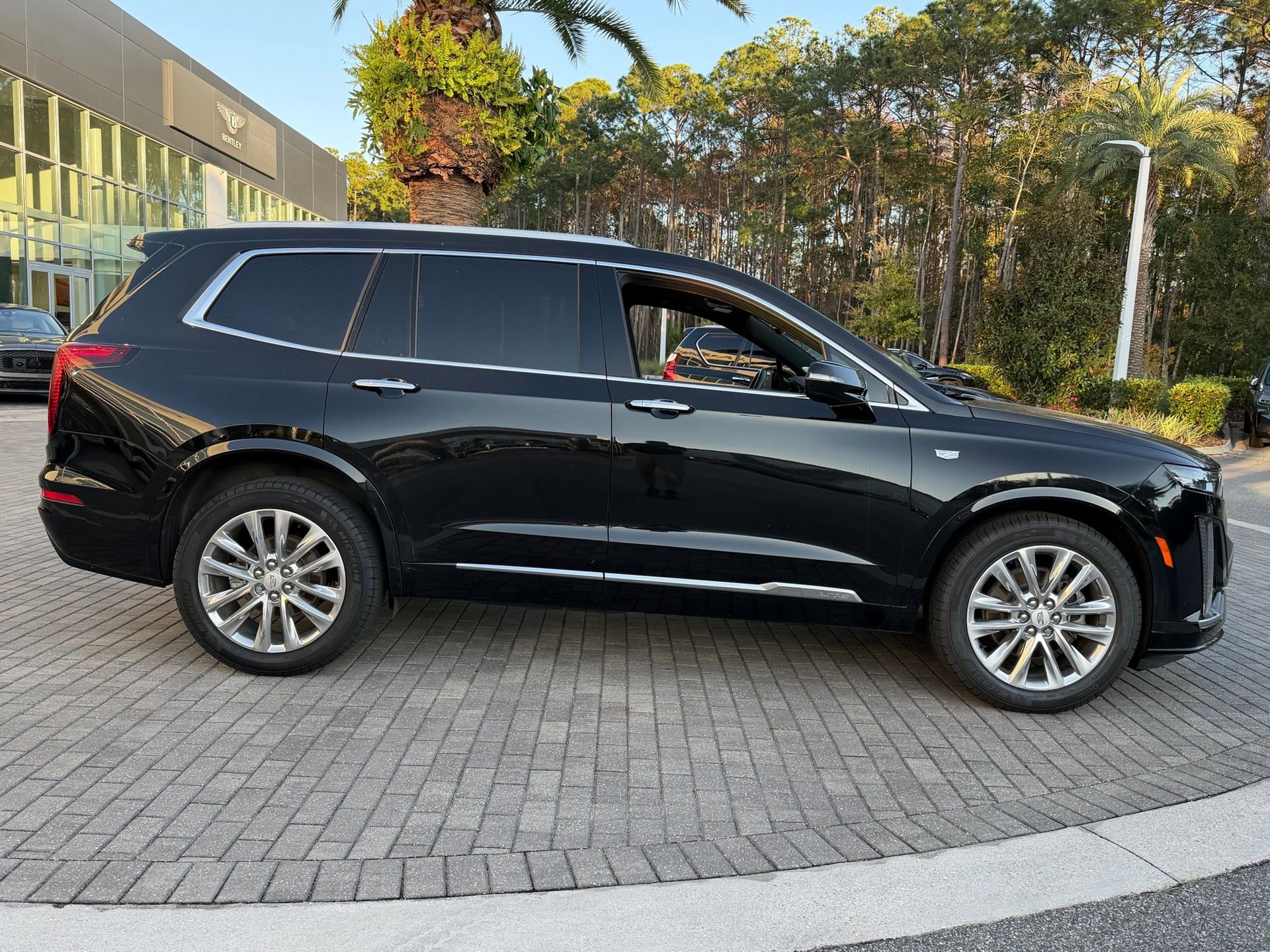 Used 2022 Cadillac XT6 Premium Luxury image 5