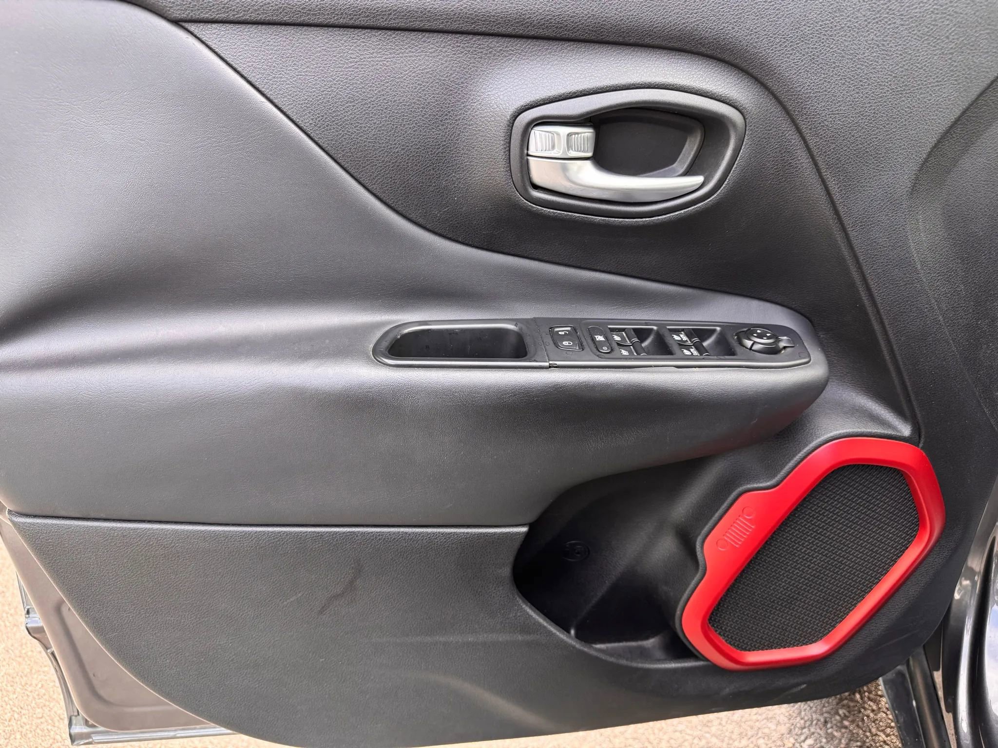 Used 2016 Jeep Renegade Trailhawk image 12