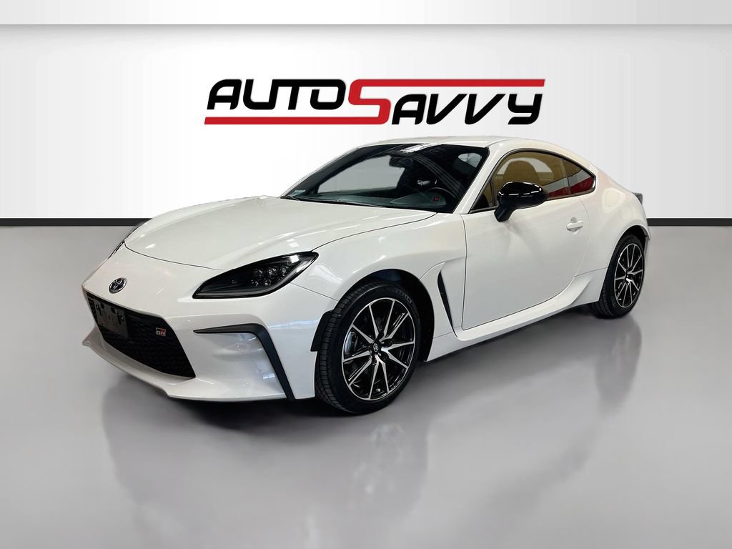 Used 2025 Toyota GR86 w/ ALL Weather Mat Package (TMS) RWD image 3