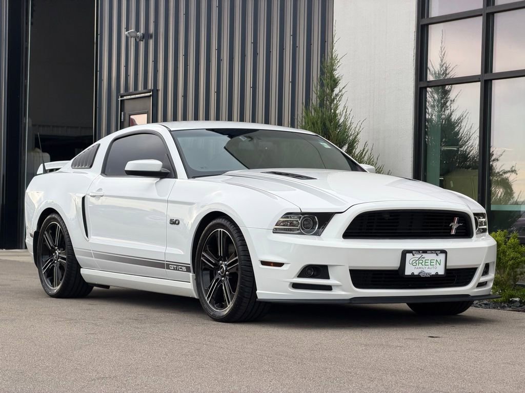 Used 2013 Ford Mustang GT Premium RWD image 4
