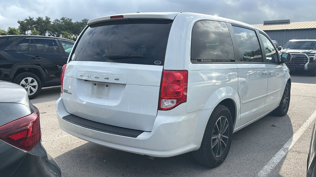 Used 2017 Dodge Grand Caravan SE FWD image 4