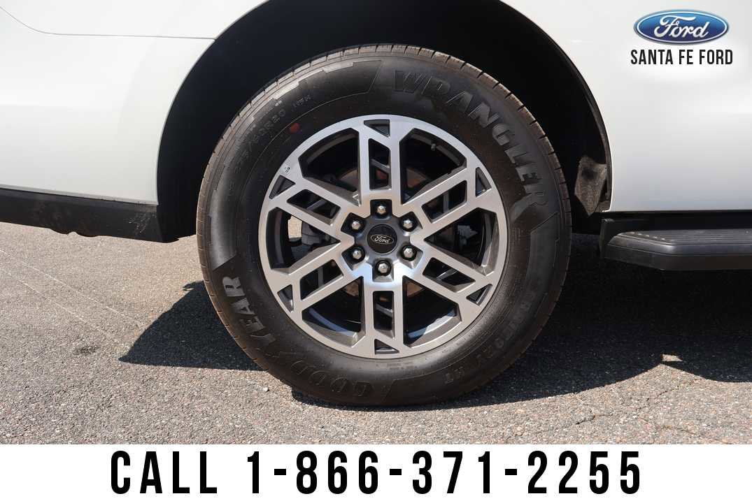 Used 2025 Ford Expedition Active RWD image 6