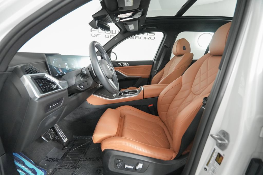 Used 2024 BMW X5 sDrive40i w/ M Sport Package image 9