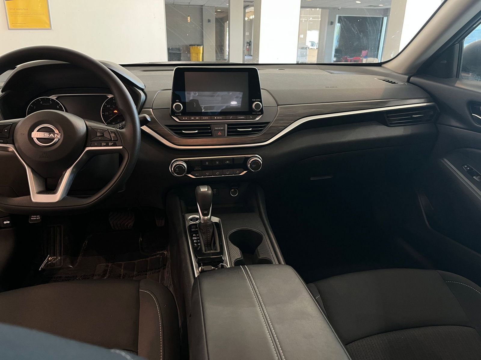 Used 2025 Nissan Altima 2.5 SV image 34