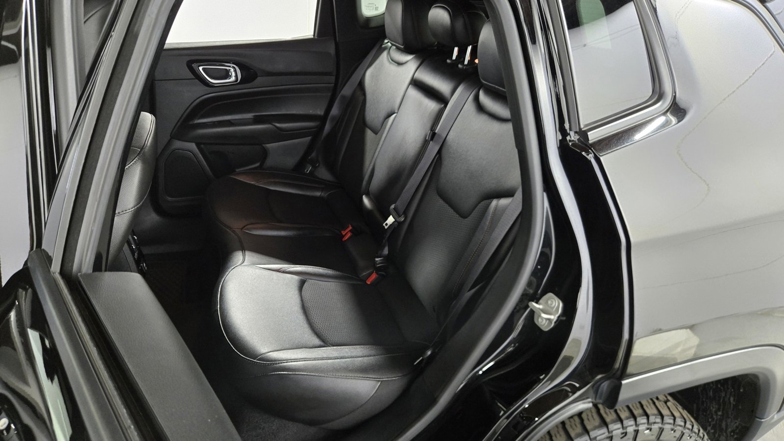 Used 2024 Jeep Compass Trailhawk image 24