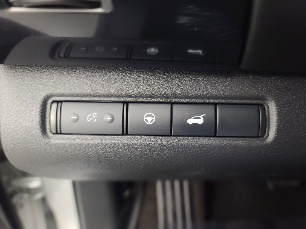 Used 2025 Nissan Pathfinder SV image 27