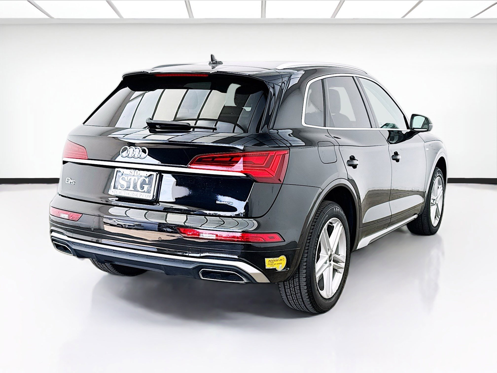 Used 2022 Audi Q5 e Premium w/ Convenience Package image 4