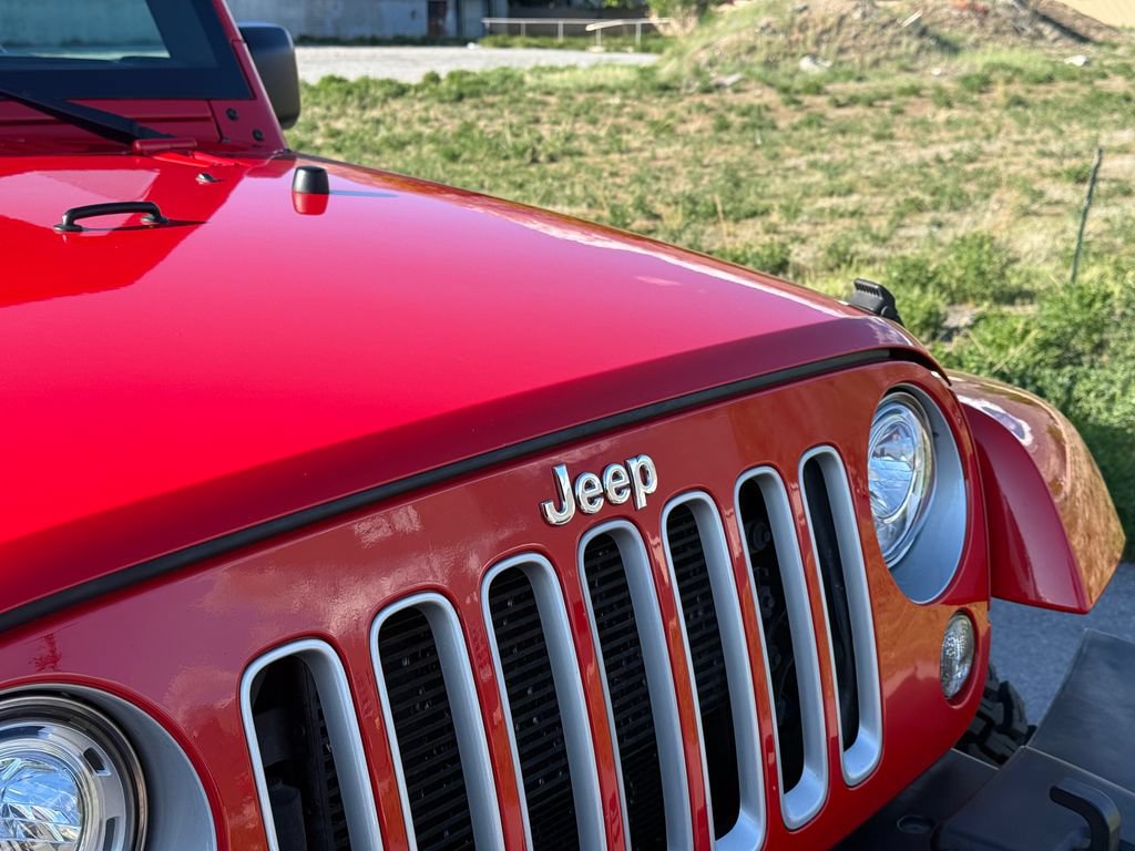 Used 2018 Jeep Wrangler Unlimited Sahara w/ Max Tow Package AWD/4WD image 17