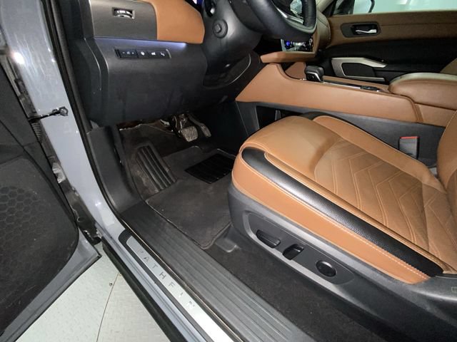 Used 2024 Nissan Pathfinder Platinum w/ Cargo Package AWD/4WD image 12