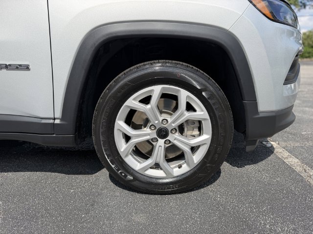 Used 2025 Jeep Compass Latitude AWD/4WD image 39