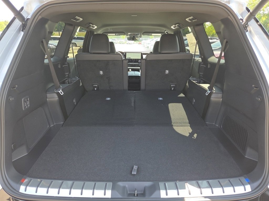 New 2025 Lexus TX 500h AWD image 33