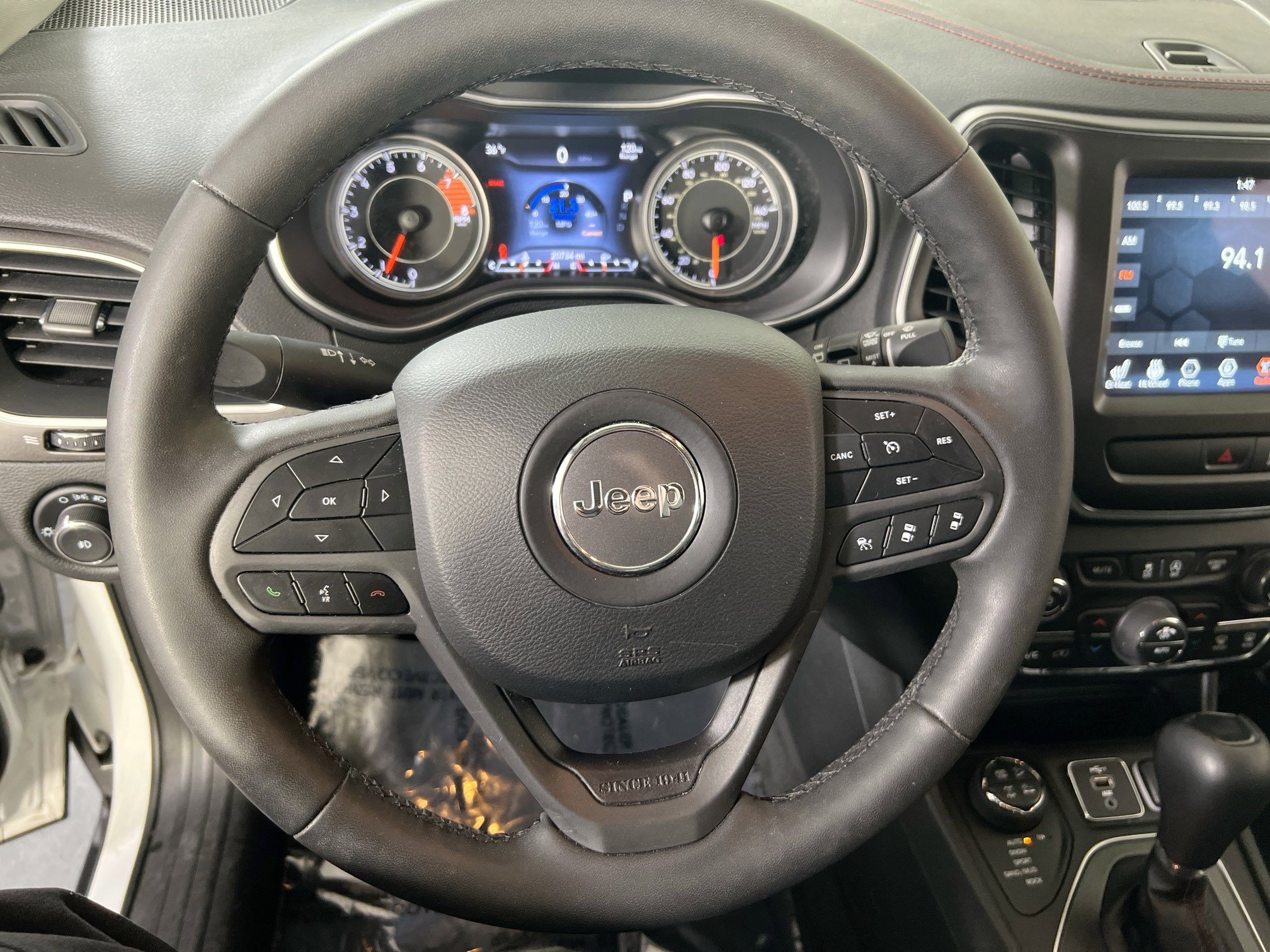 Used 2022 Jeep Cherokee Trailhawk w/ Technology Group B AWD/4WD image 11