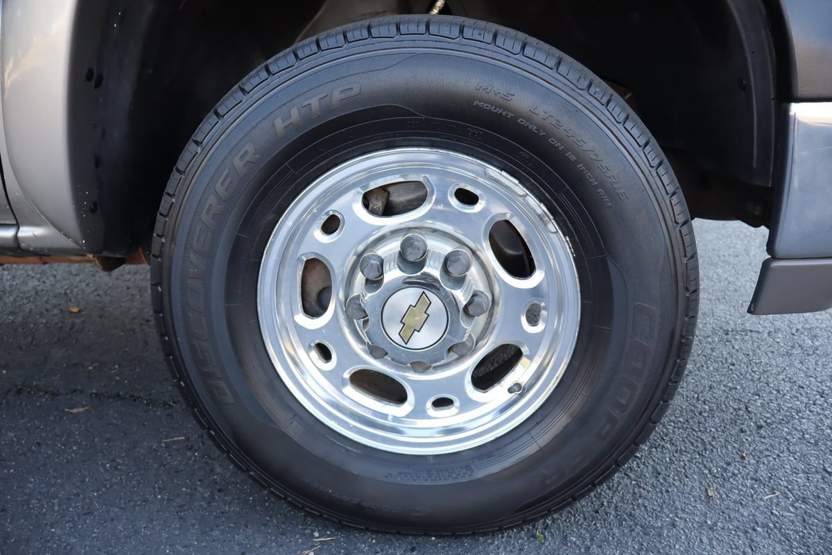 Used 1999 Chevrolet Silverado 2500 LS w/ Firm Ride Suspension Pkg AWD/4WD image 34