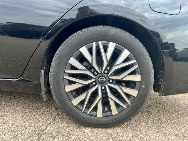 Used 2024 Nissan Altima 2.5 SV FWD image 9