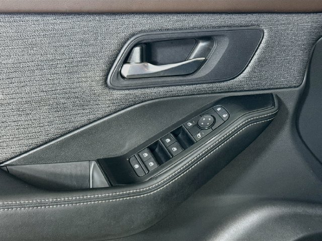 Used 2023 Nissan Rogue SV FWD image 23