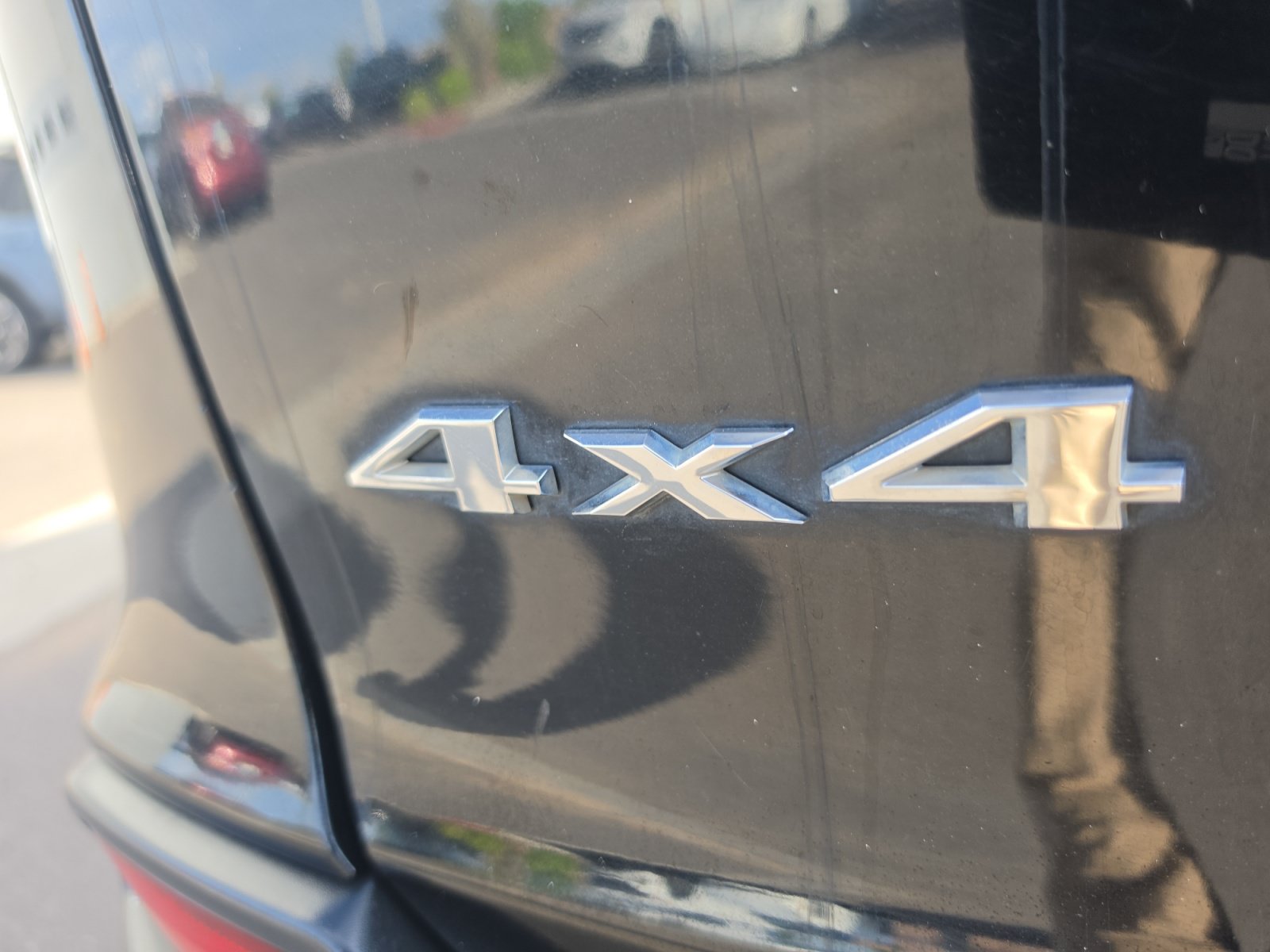 Used 2019 Jeep Cherokee Latitude w/ Cold Weather Group AWD/4WD image 24