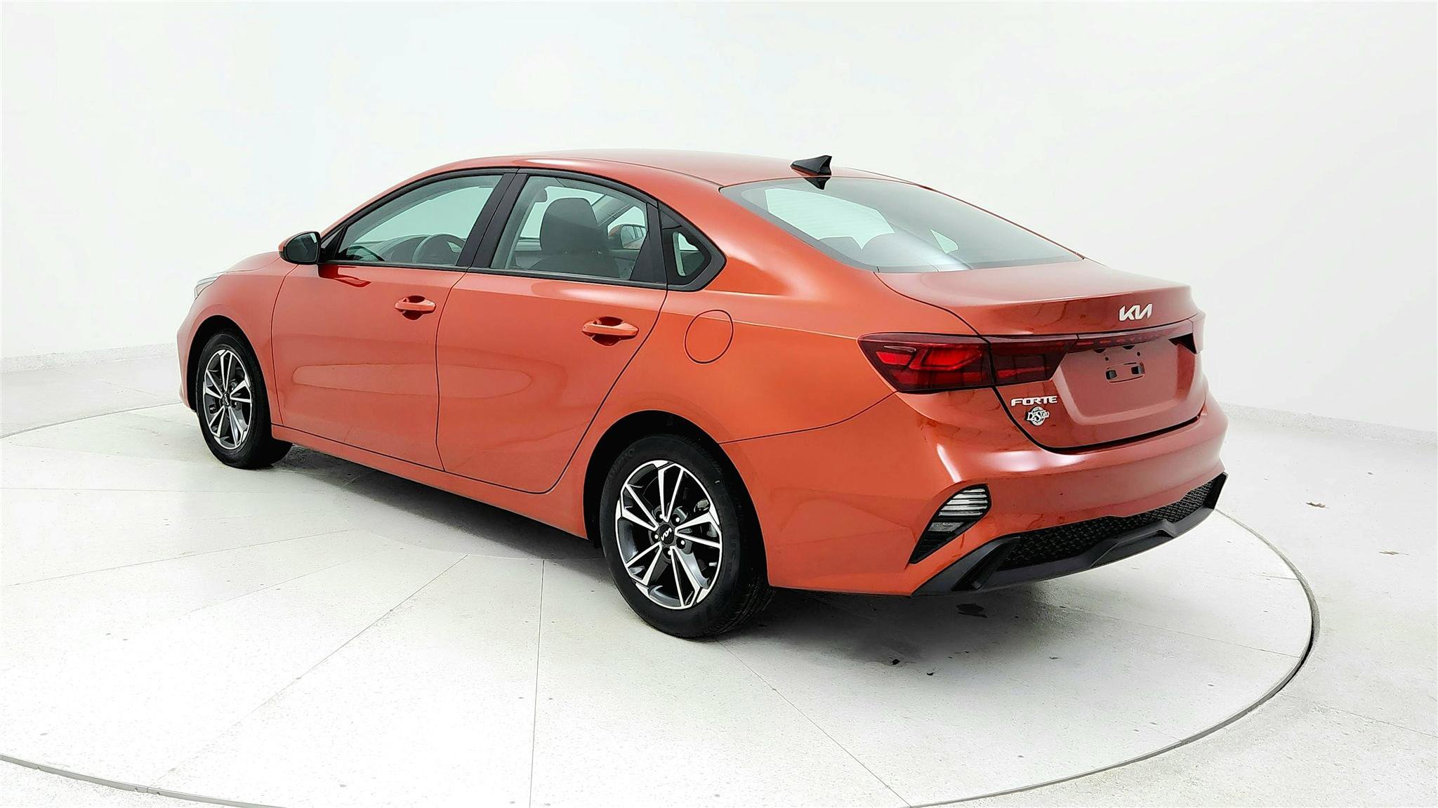Used 2023 Kia Forte LXS image 3