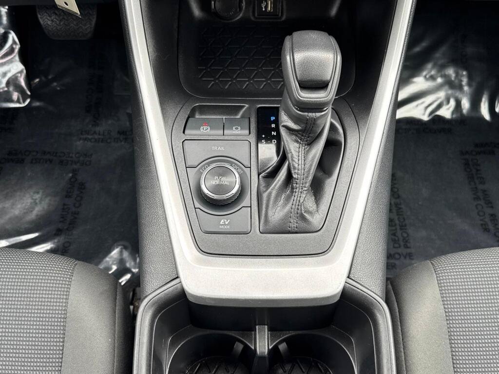 Certified 2024 Toyota RAV4 LE AWD/4WD image 12