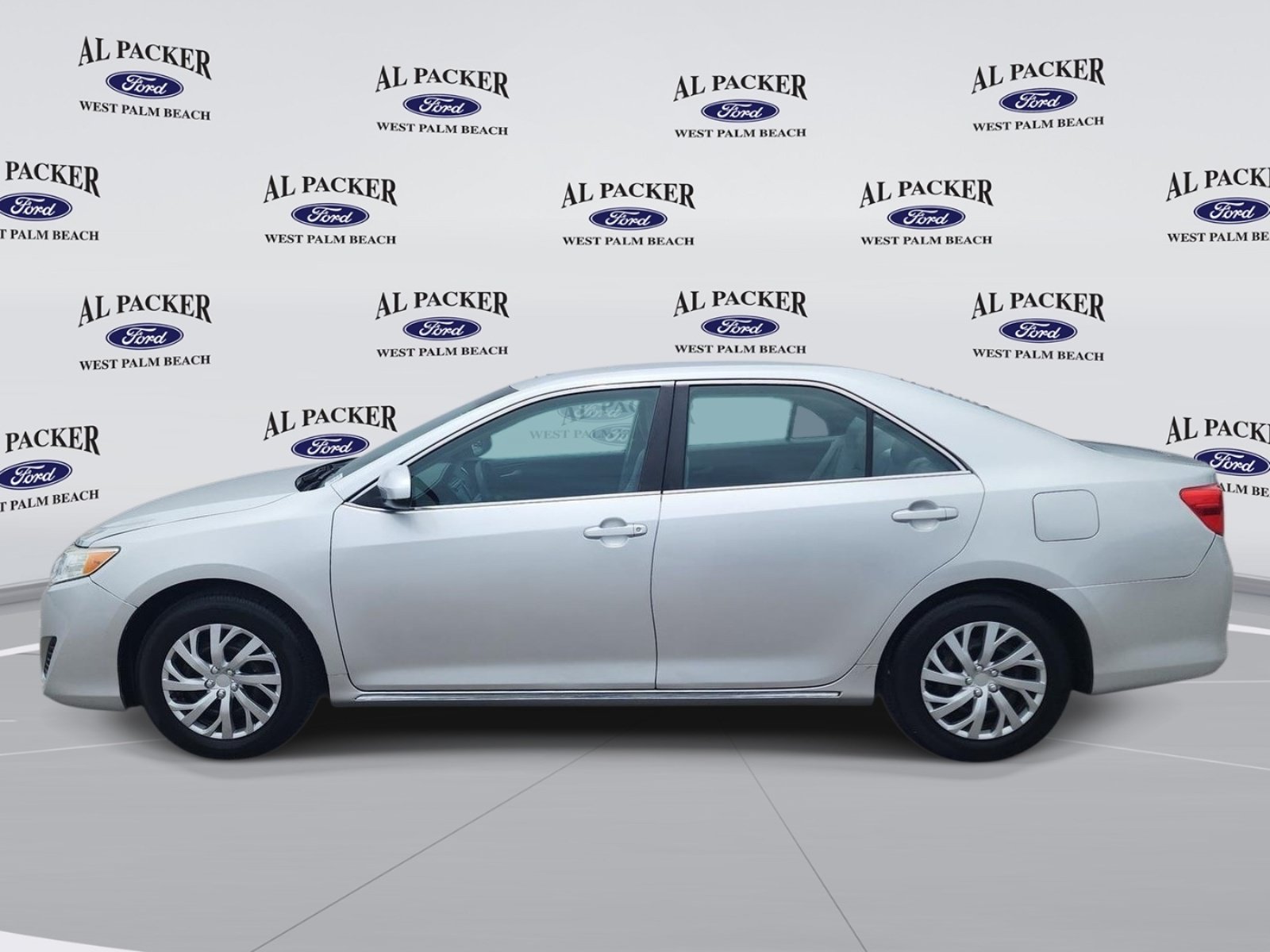 Used 2012 Toyota Camry LE FWD image 2