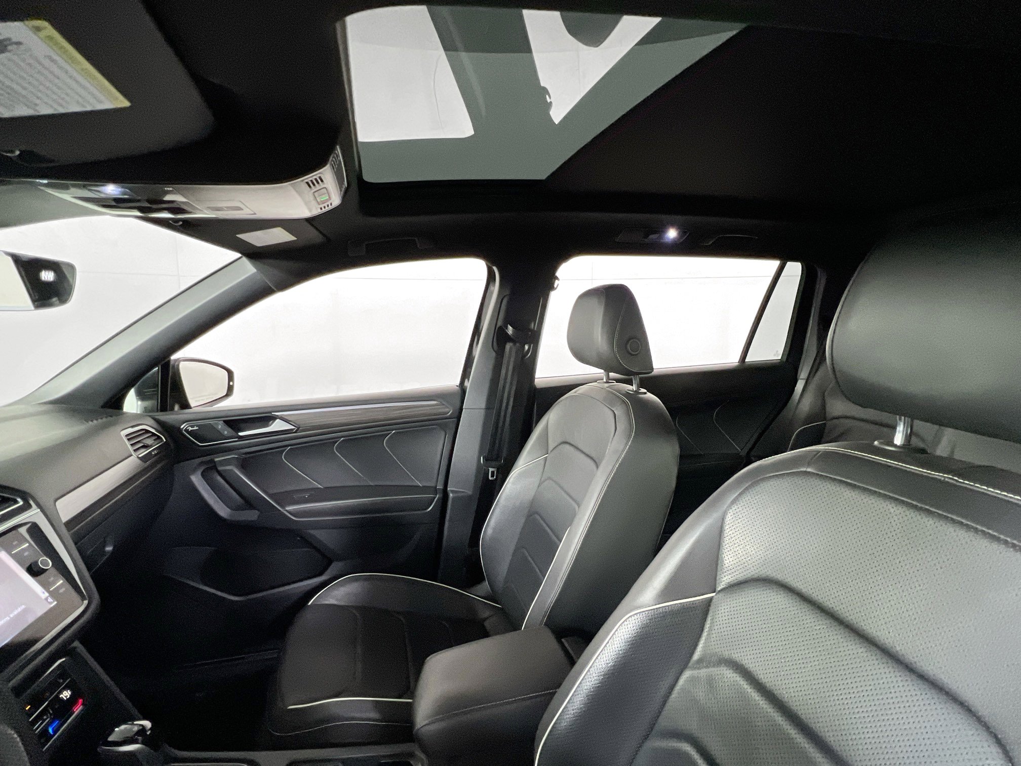 Used 2022 Volkswagen Tiguan SEL R-Line AWD/4WD image 22