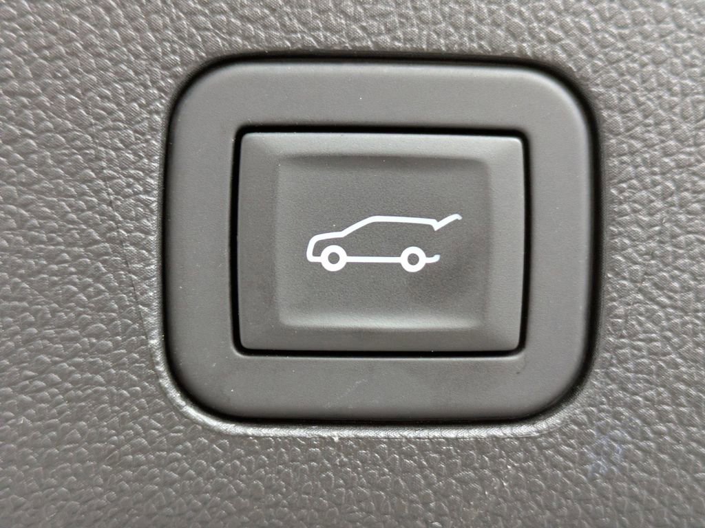 Certified 2025 Cadillac Escalade Premium Luxury Platinum w/ LPO, Radiant Package RWD image 16