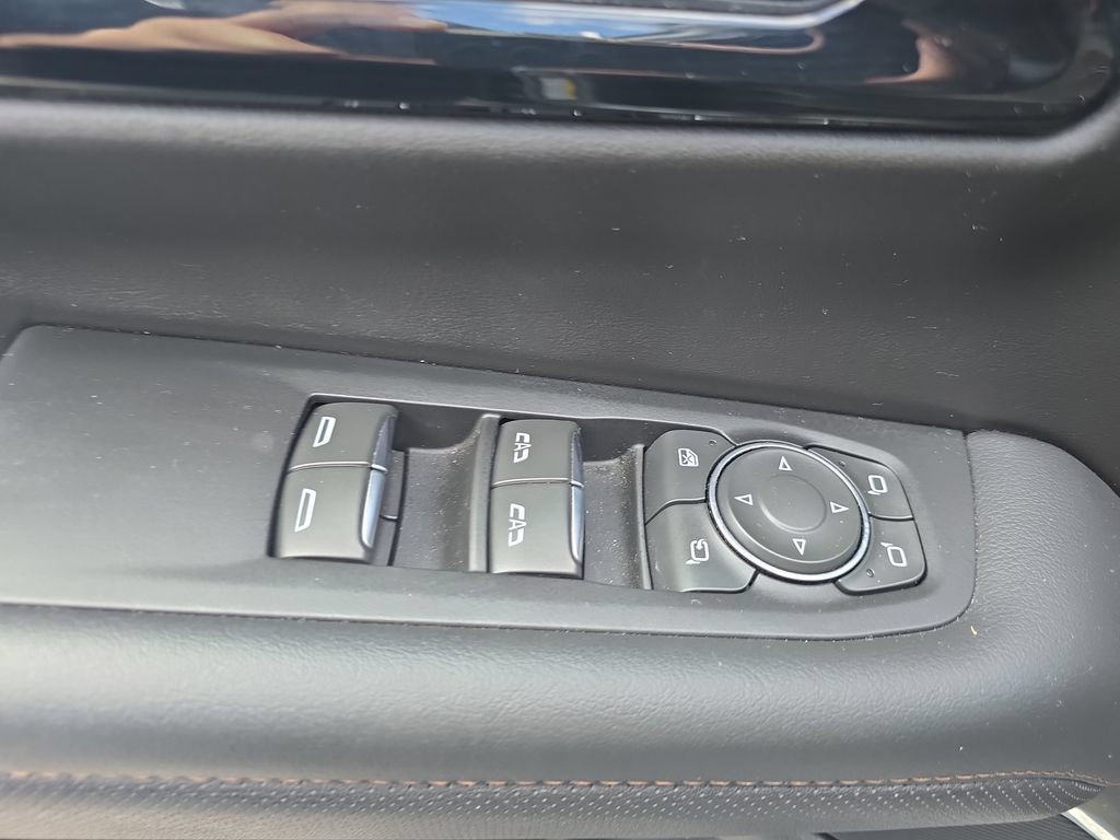 Used 2025 Chevrolet Tahoe High Country AWD/4WD image 30