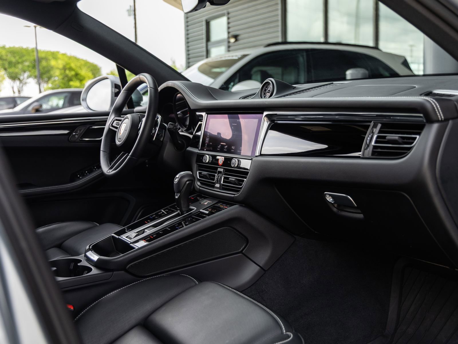 Certified 2025 Porsche Macan image 47