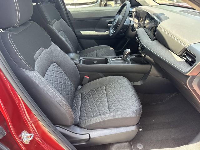 Used 2025 Nissan Kicks SV FWD image 13