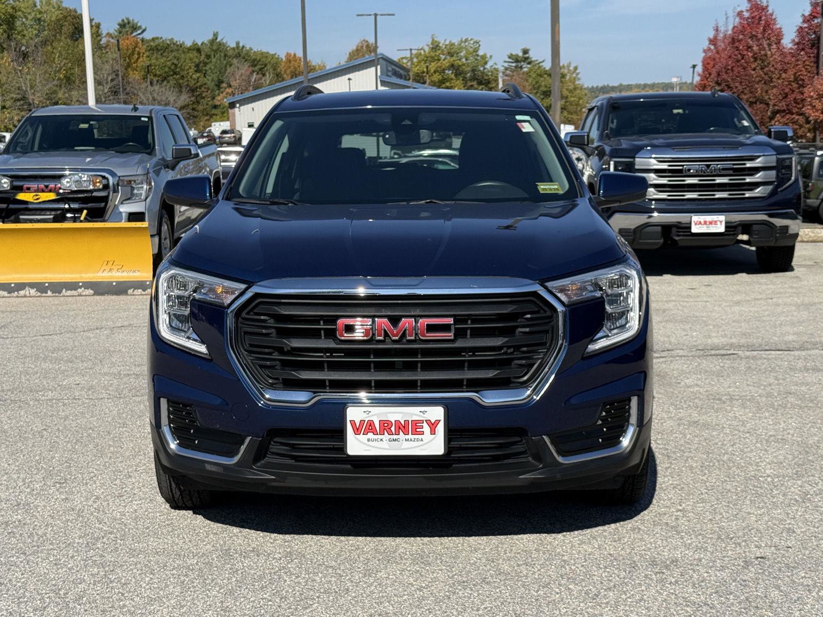 Used 2023 GMC Terrain SLE w/ Driver Convenience Package image 2