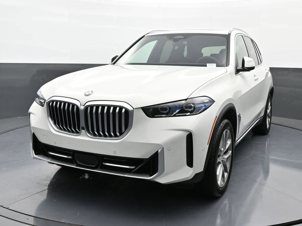 New 2025 BMW X5 xDrive40i w/ Parking Assistance Package