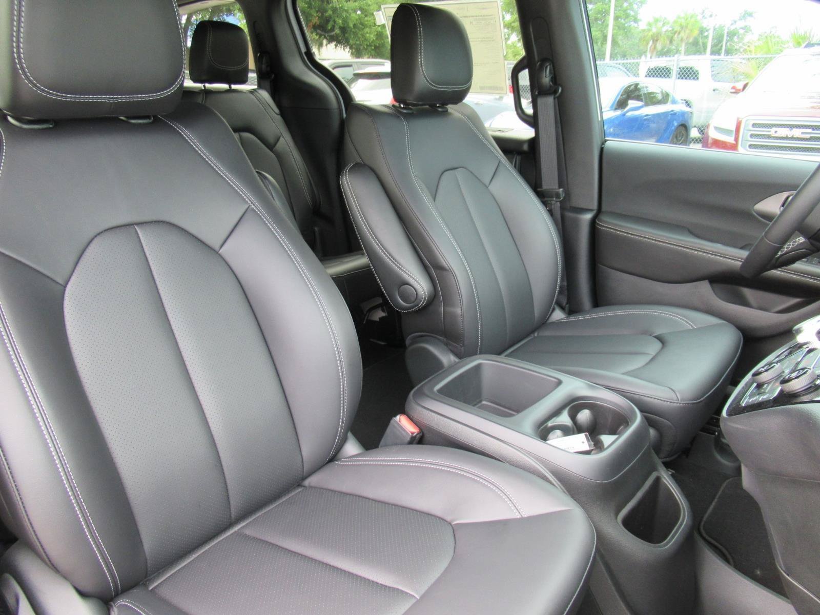 New 2026 Chrysler Voyager LX FWD image 9