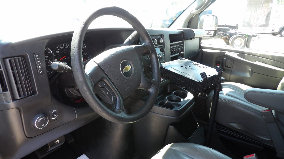 Used 2015 Chevrolet Express 2500 RWD image 7