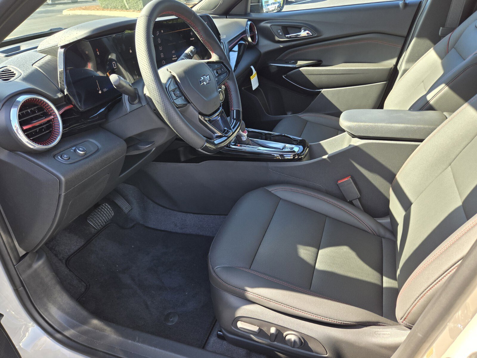 New 2026 Chevrolet Trax RS w/ Sunroof Package image 4