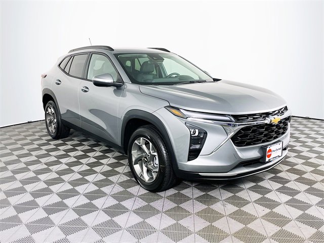 Used 2025 Chevrolet Trax LT w/ Driver Confidence Package