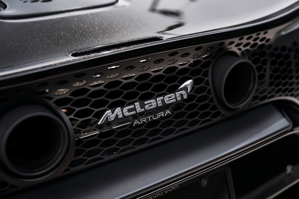 Used 2024 McLaren Artura image 13
