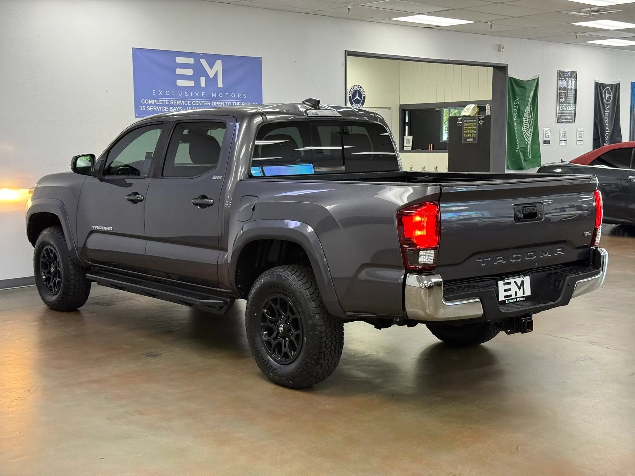 Used 2020 Toyota Tacoma SR5 RWD image 5