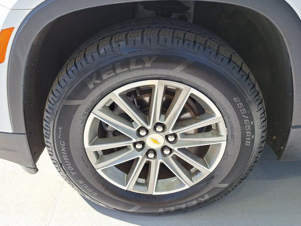 Used 2023 Chevrolet Traverse LT image 37