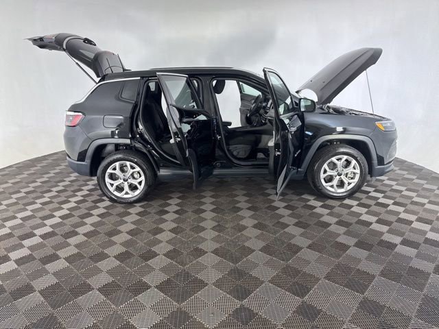 Used 2025 Jeep Compass Sport AWD/4WD image 13