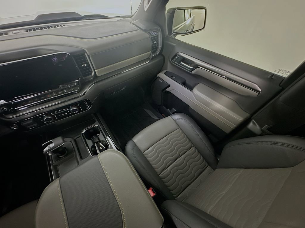 Used 2025 Chevrolet Silverado 1500 ZR2 w/ Technology Package image 11