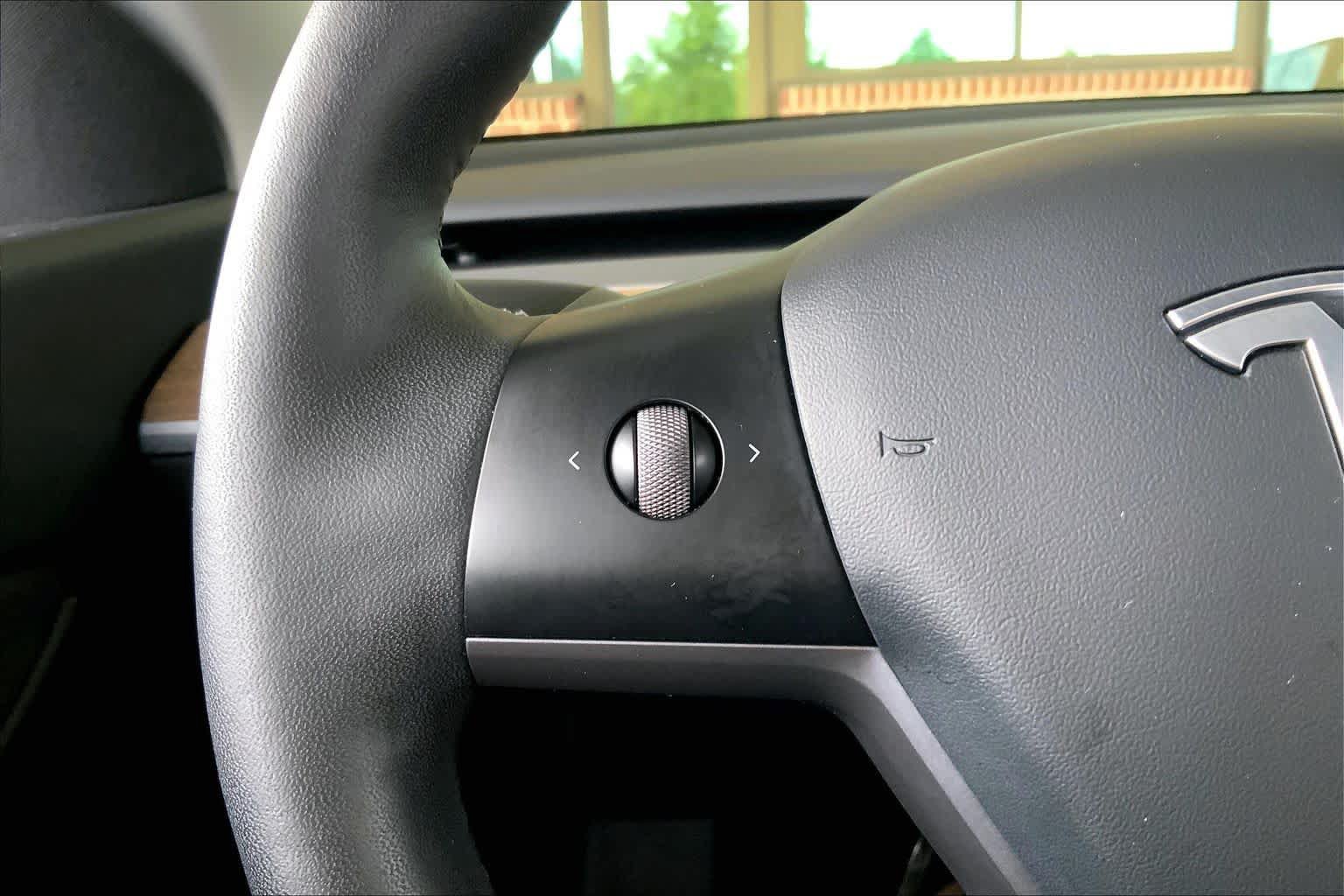 Used 2022 Tesla Model Y Performance AWD/4WD image 22