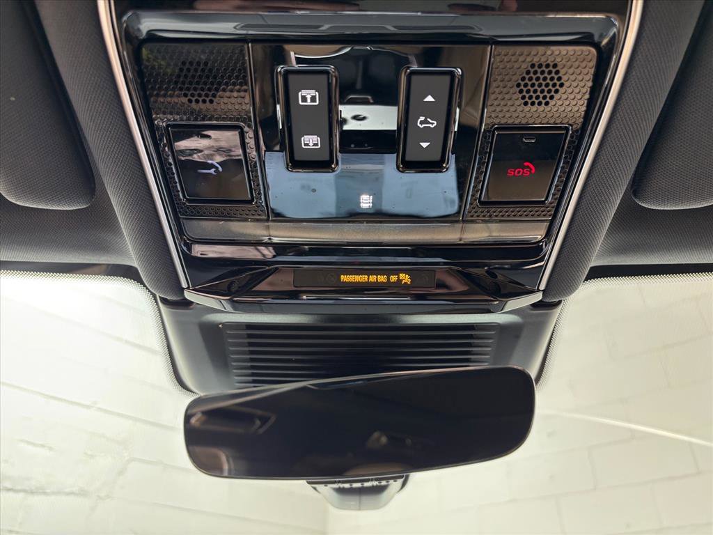 Used 2025 Land Rover Range Rover Long Wheelbase SE image 12