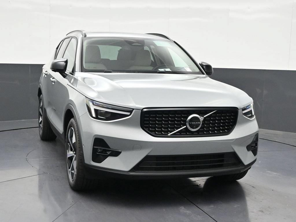 New 2026 Volvo XC40 B5 Plus w/ Protection Package Premier AWD/4WD image 7