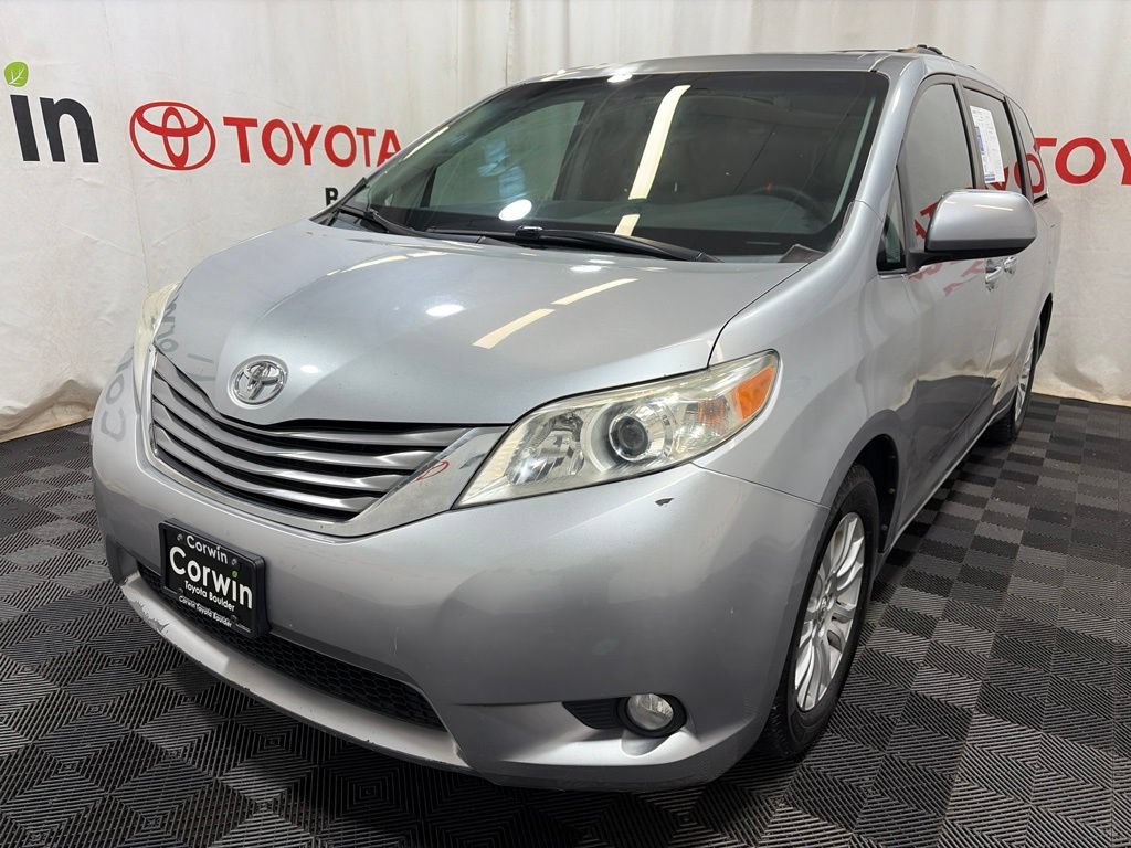 Used 2011 Toyota Sienna XLE w/ XLE Navigation Pkg FWD image 3
