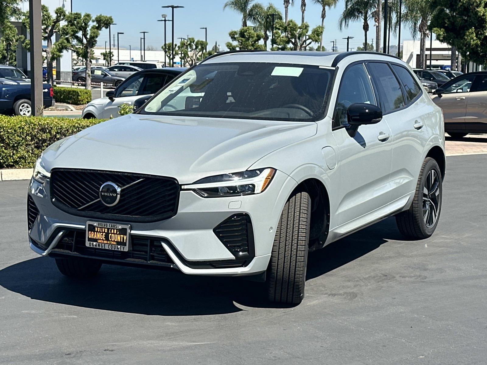 New 2026 Volvo XC60 T8 Plus w/ Climate Package AWD/4WD image 3