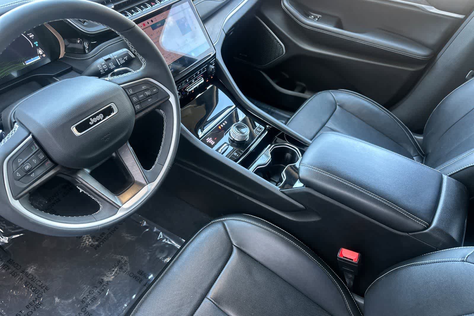 Certified 2022 Jeep Grand Cherokee Limited 4xe w/ Luxury Tech Group II AWD/4WD image 11