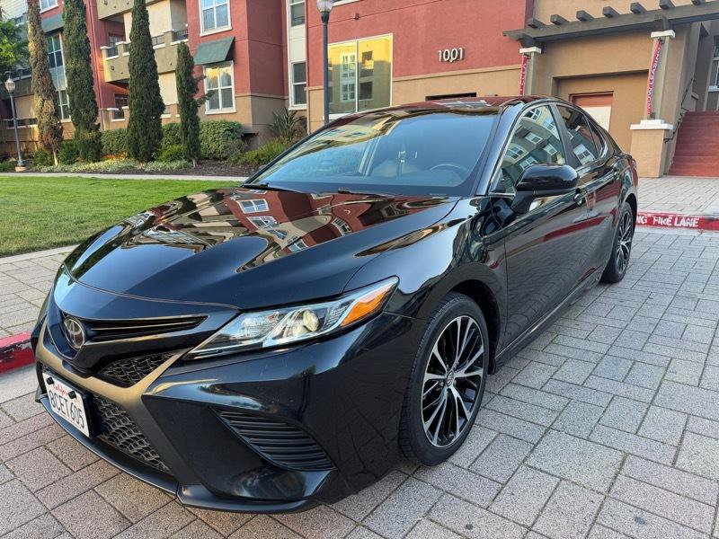 Used 2018 Toyota Camry SE FWD image 3