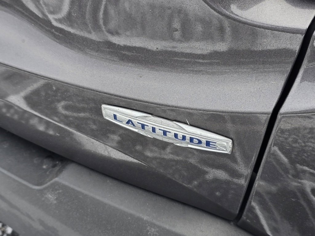 Used 2018 Jeep Renegade Latitude w/ Cold Weather Group image 22