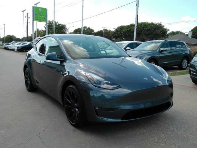 Used 2023 Tesla Model Y AWD image 4
