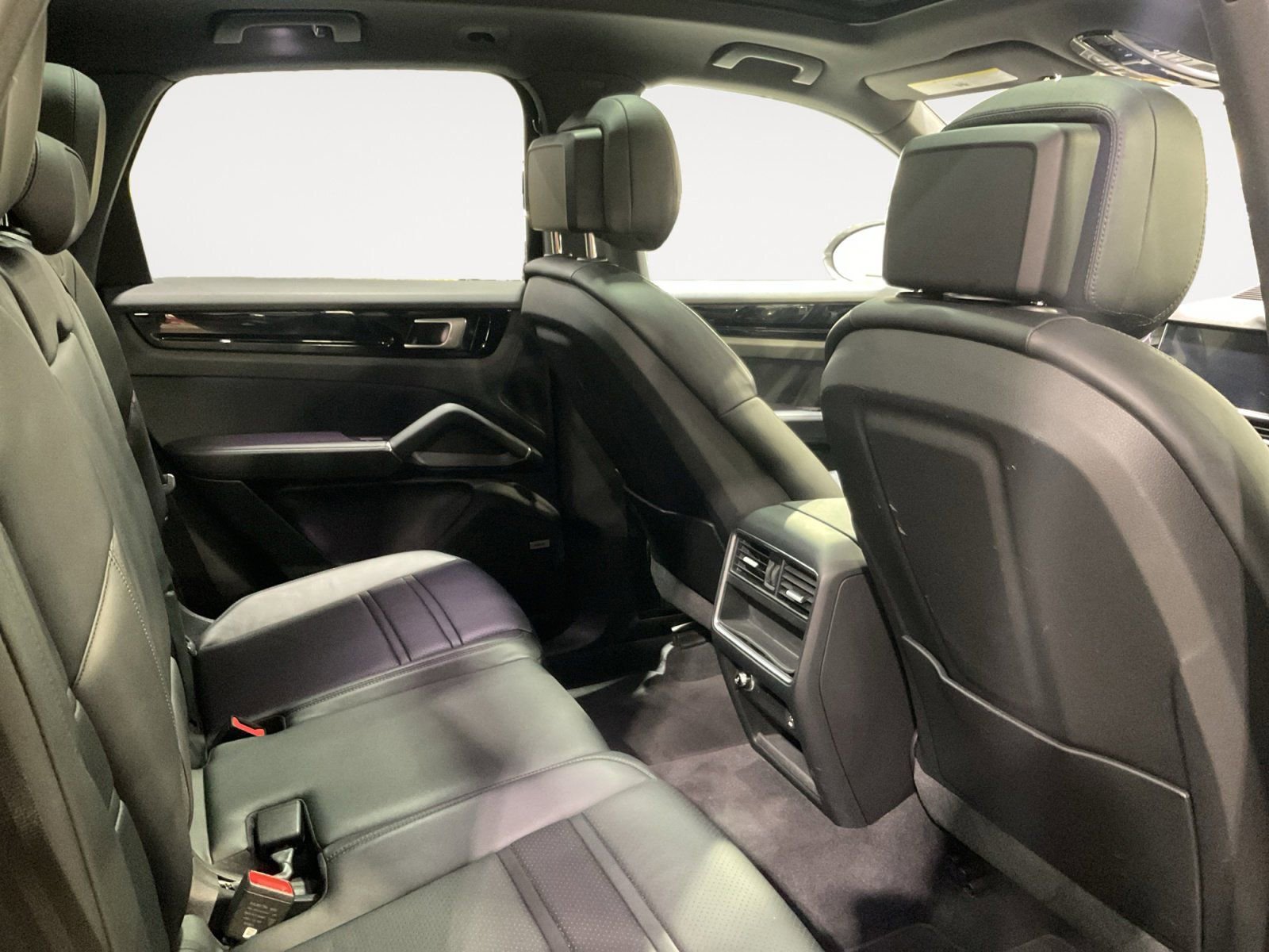Used 2019 Porsche Cayenne Base image 12